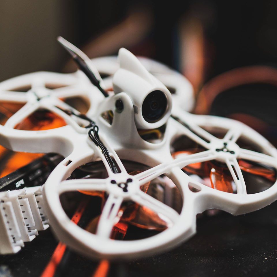 Emax Tinyhawk II 2 RTF FPV Rac - Drone Charger のレビューと価格